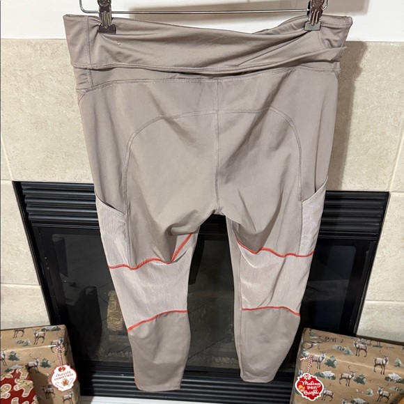 Nike Air Leggings with Red Details - Picture 6 of 6